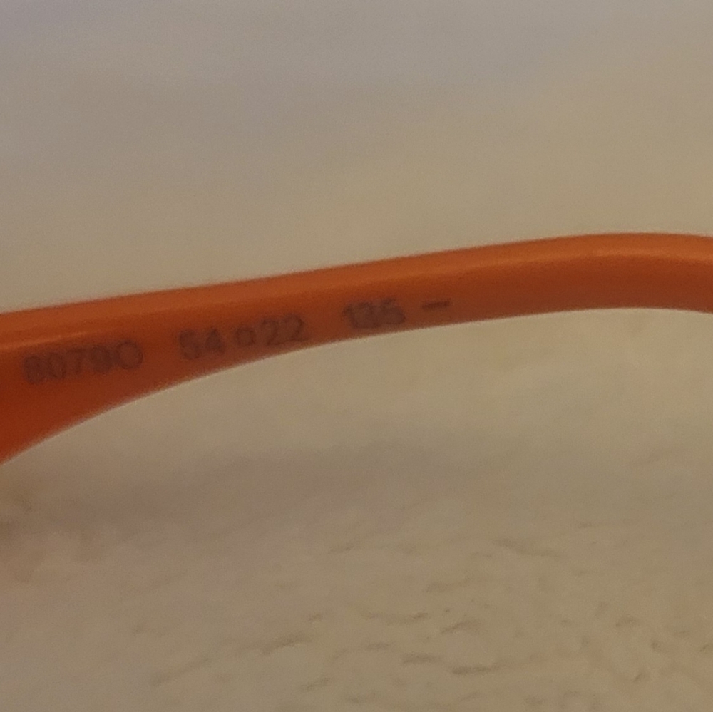 100% Authentic Fendi Cat-Eye Sunglasses - Picture 9 of 9